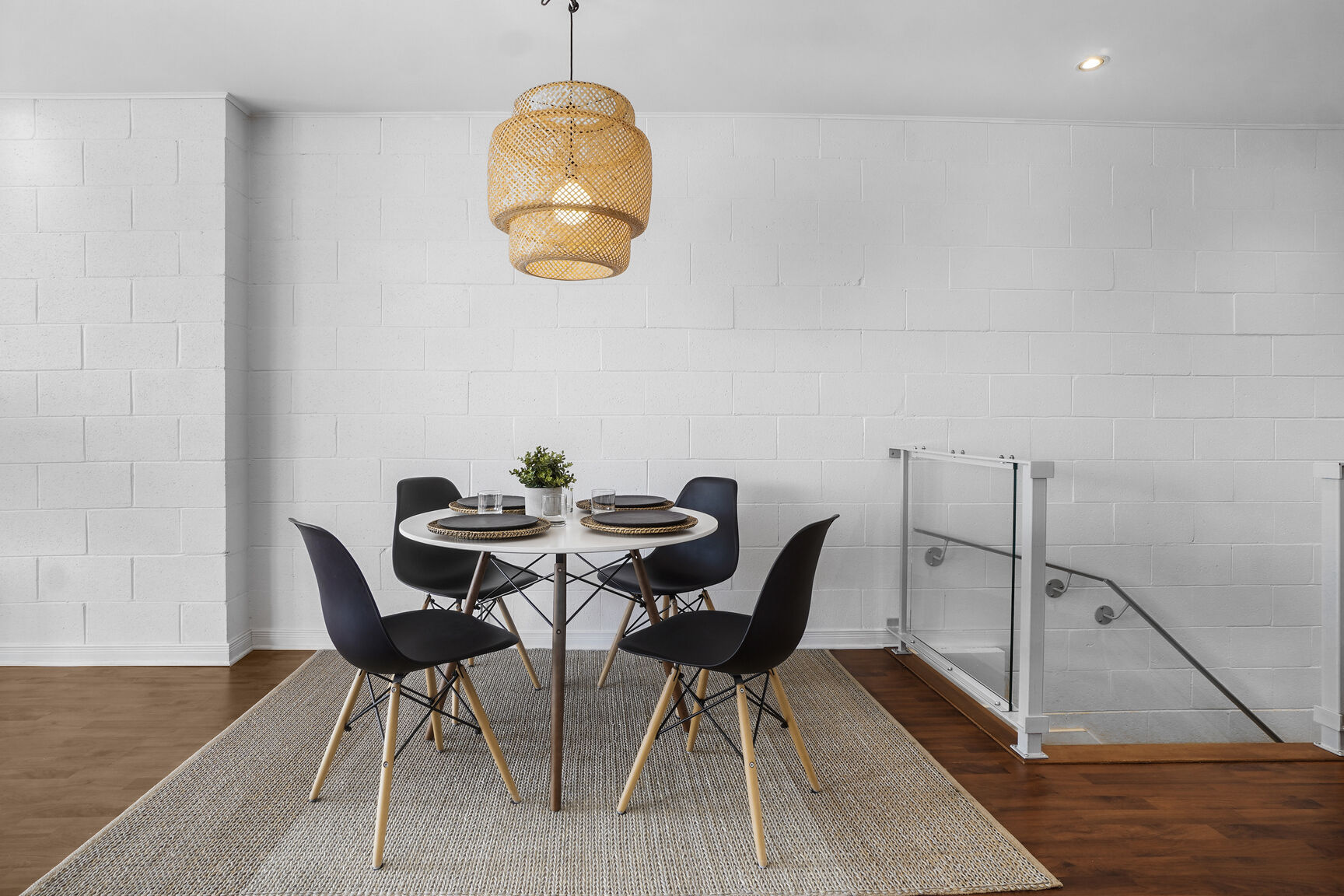Coin repas d'un condo sur deux niveaux à vendre dans le Sud-Ouest de Montréal