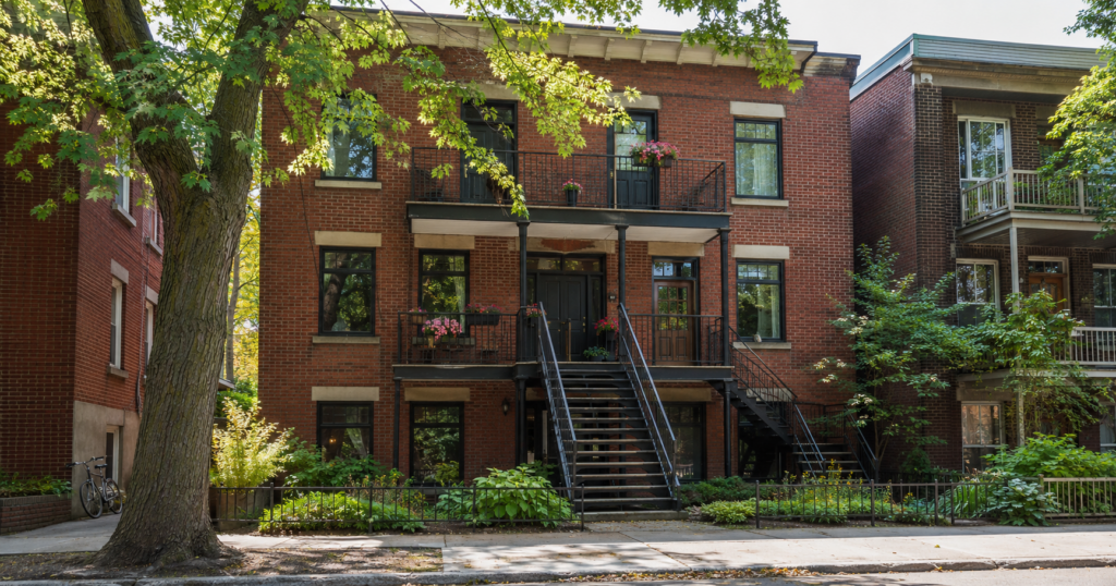 Triplex en brique à Verdun, candidat à une conversion en duplex