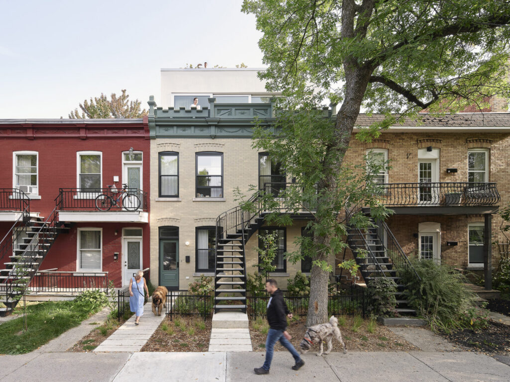 Triplex montréalais typique, illustrant le marché immobilier Montréal et la vente au-dessus du prix demandé à Villeray