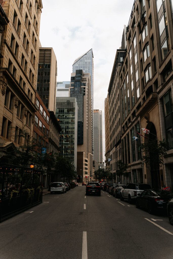 Rues du centre-ville de Montréal, dans l'arrondissement de Ville-Marie, illustrant la lecture sectorielle de septembre 2026